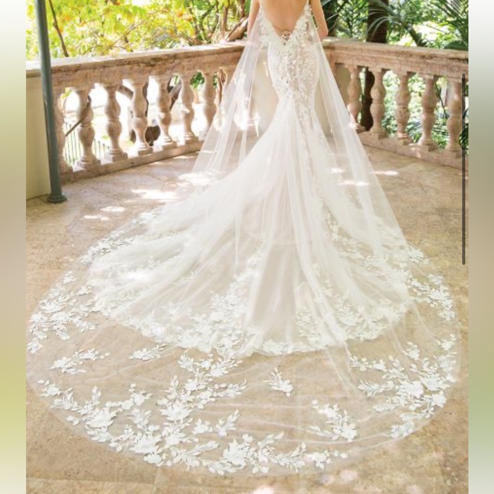 Enzoani tulle bridal cape